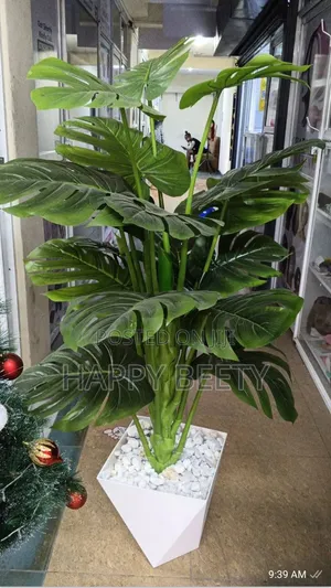 *Artificial Decorative Indoor Plant With Decorative Plastic Vase