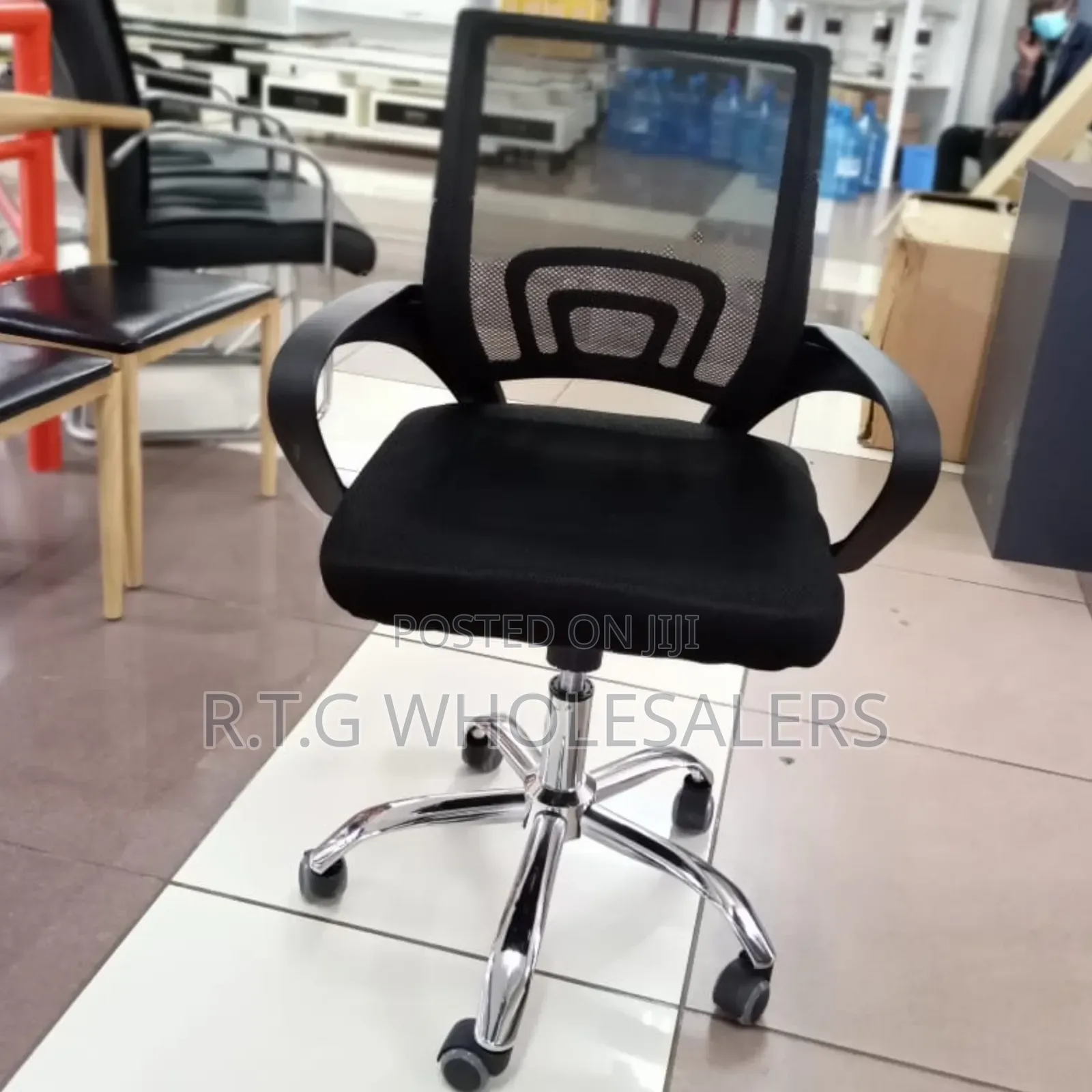 Comfortable Executive Chair With Premium Design
