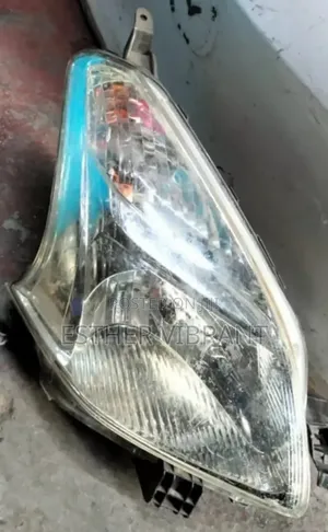 Toyota Ractis 2005 Headlight