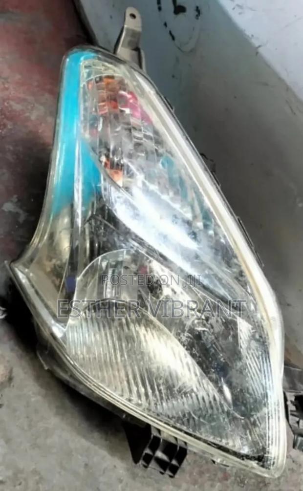 Toyota Ractis 2005 Headlight