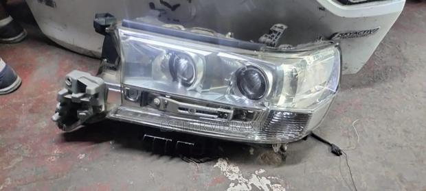 Toyota Land Cruiser V8 200 Series Headlight
