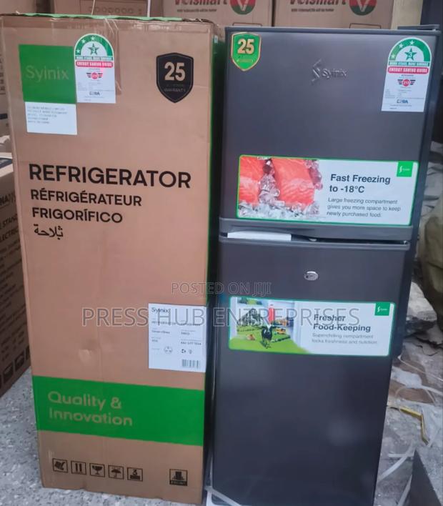 Syinix Top-Freezer Double-Door Refrigerator. - main view