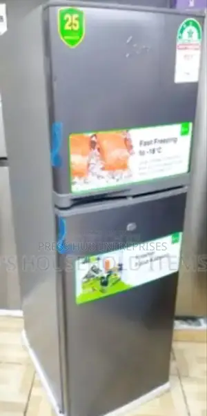 Syinix Top-Freezer Double-Door Refrigerator."