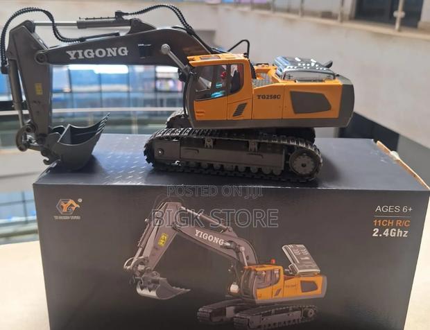 Remote Control Excavator Truck - main view