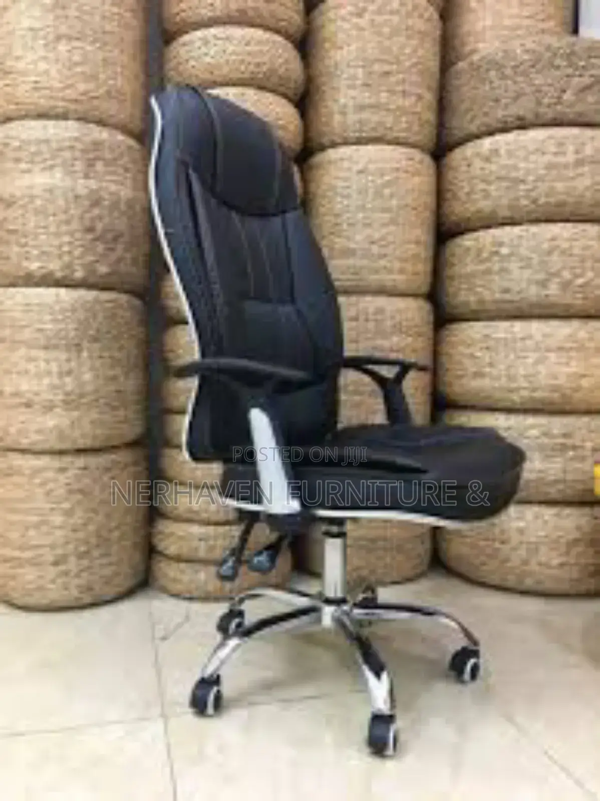 Ergonomic Padded Leather Chair With Recliner Wheels