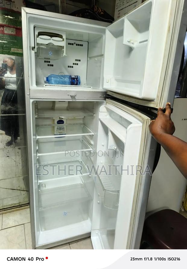 Whirlpool Well Maintained Fridge in Good Working Condition - thumbnail 3