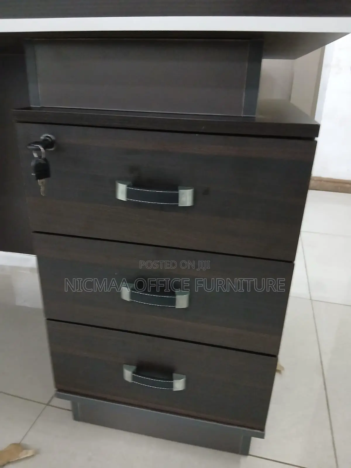1.2m Sleek Professional Workspace Desk