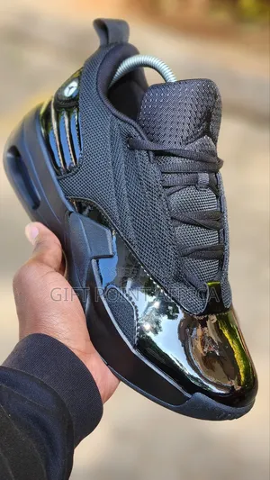 Nike Jordan Max Aura 6 Sneakers.