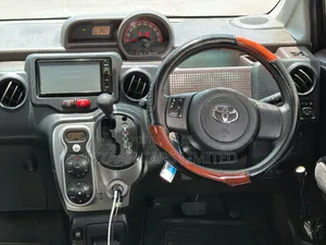 Toyota Spade 1.5 2016 Black