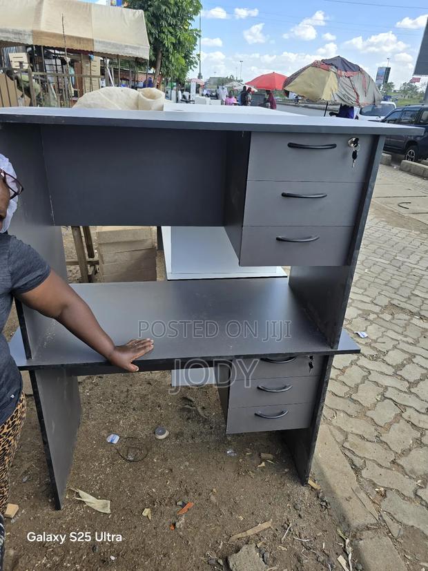 Modern Office Desk – Strong, Spacious & Stylish - main view
