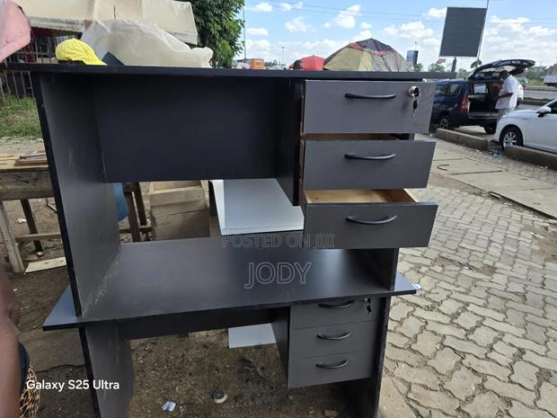 Modern Office Desk – Strong, Spacious & Stylish - thumbnail 2