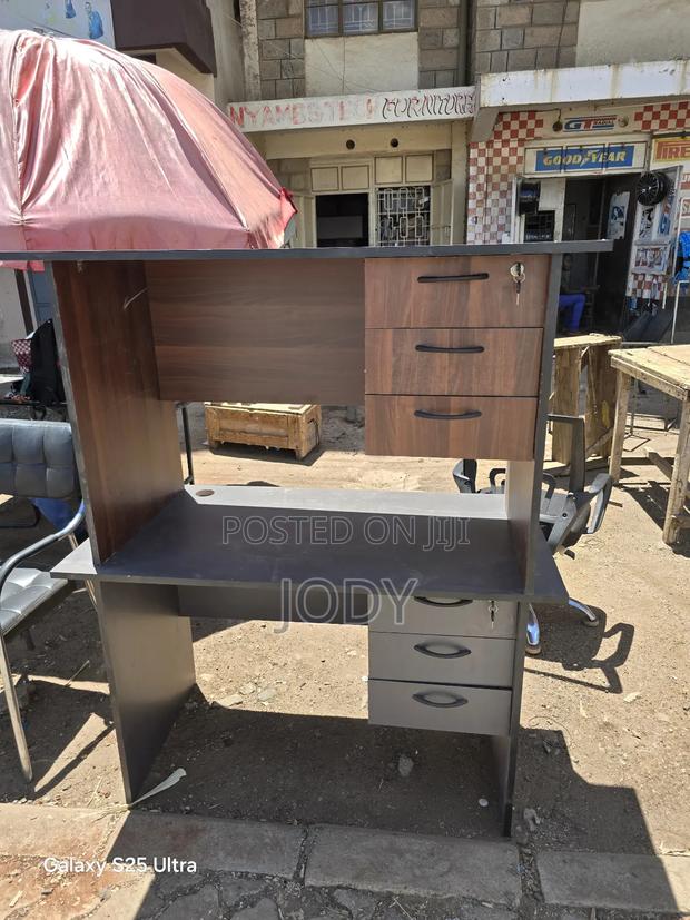 Modern Office Desk – Strong, Spacious & Stylish - main view