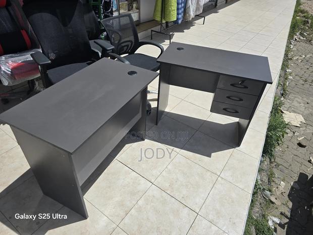 Modern Office Desk – Strong, Spacious & Stylish - main view