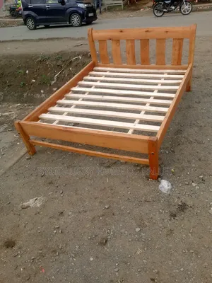 Kingsize 5*6 Hardwood Bed. Fancy Design