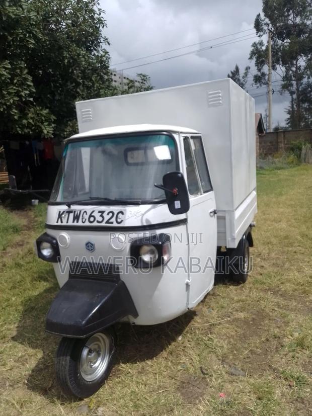 Piaggio Scooter 2023 White - main view