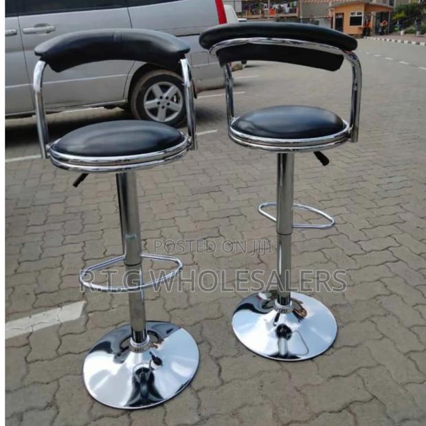 Modern Height‐Adjustable Bar Stool With Footrest