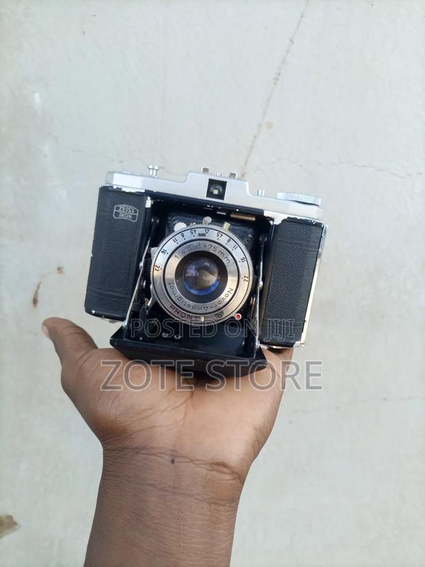 Vintage Camera - thumbnail 2