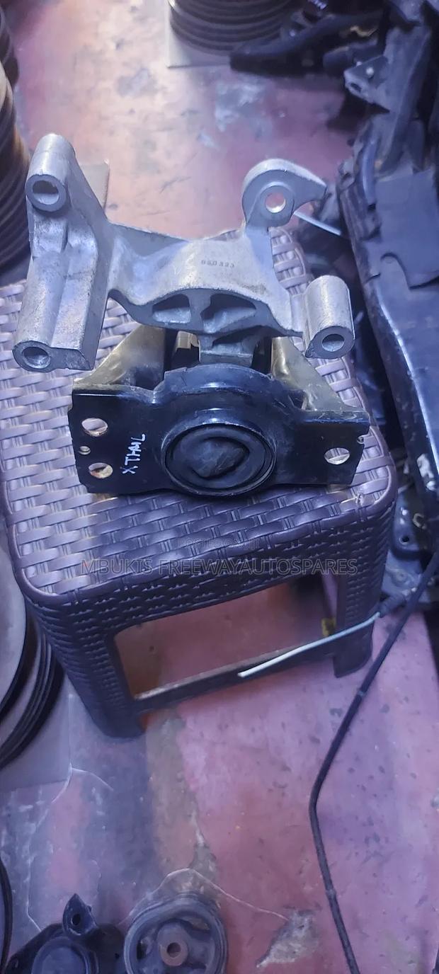 Engine Mounting Xtrail Nt31