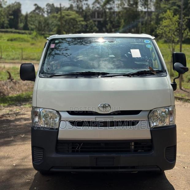 Toyota HiAce 2019 White - main view