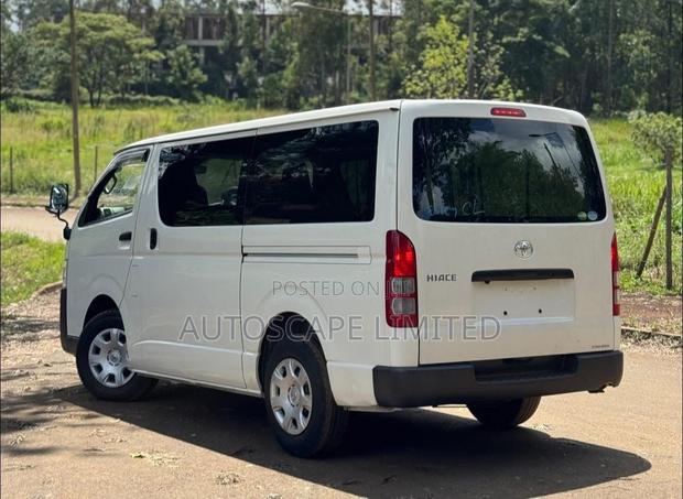 Toyota HiAce 2019 White - thumbnail 4