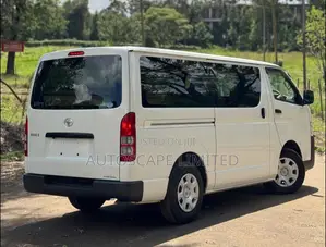 Toyota HiAce 2019 White