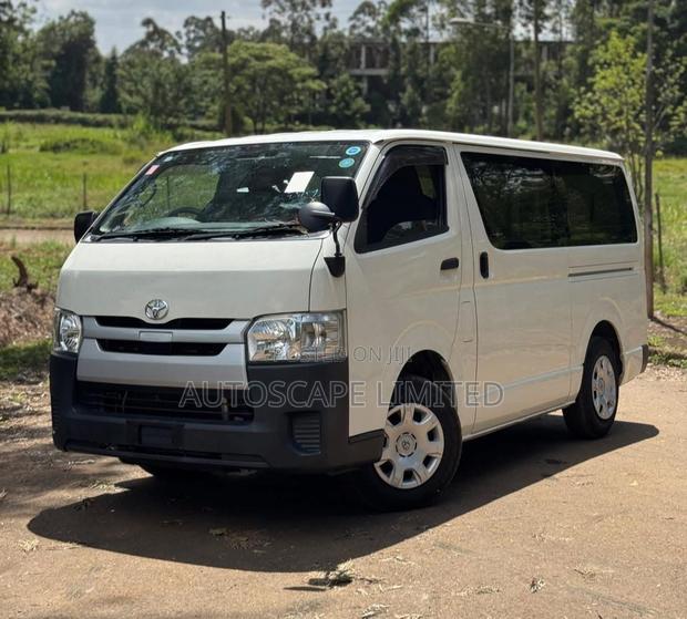 Toyota HiAce 2019 White - thumbnail 3