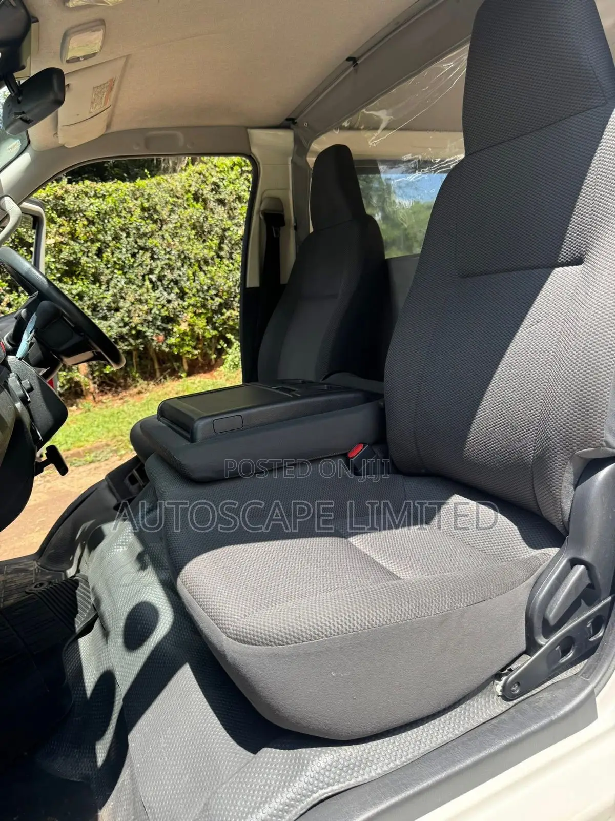 Toyota HiAce 2019 White