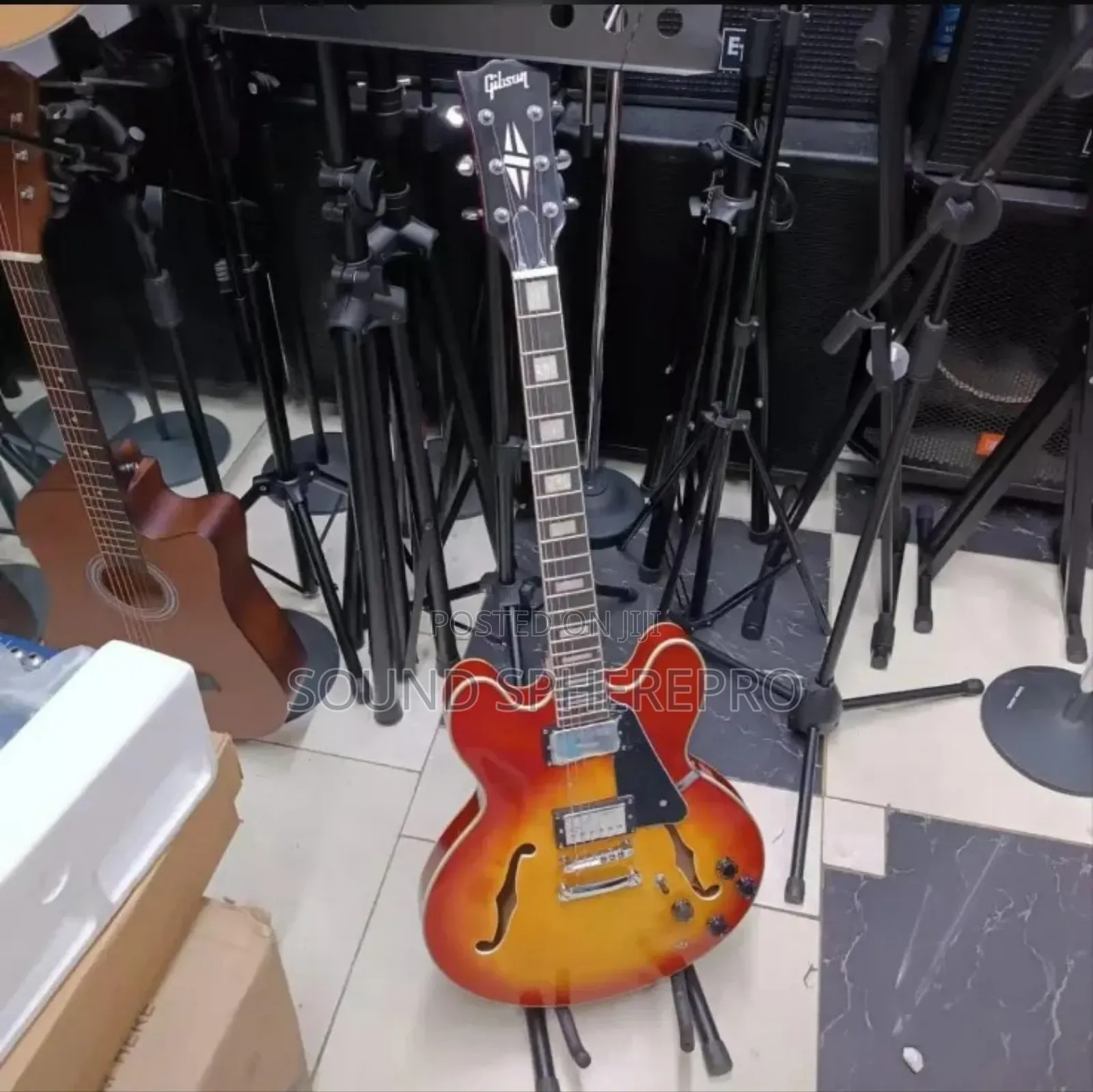 Gibson Semi-Hollow Guita Ed-335