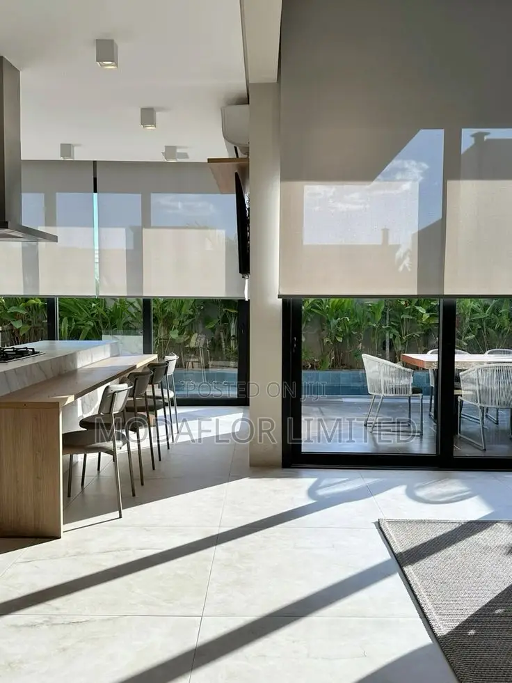 Bespoke Sunscreen Roller Blinds – Tailored for Prestige
