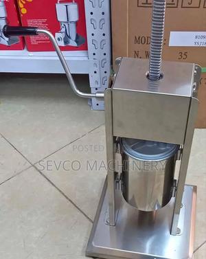 Heavy Duty 7l Sausage Stuffer - thumbnail 2