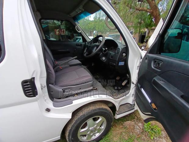 Nissan Caravan (Urvan) 2013 White - thumbnail 7