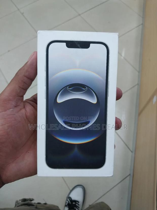 New Apple iPhone 16e 128 GB Silver