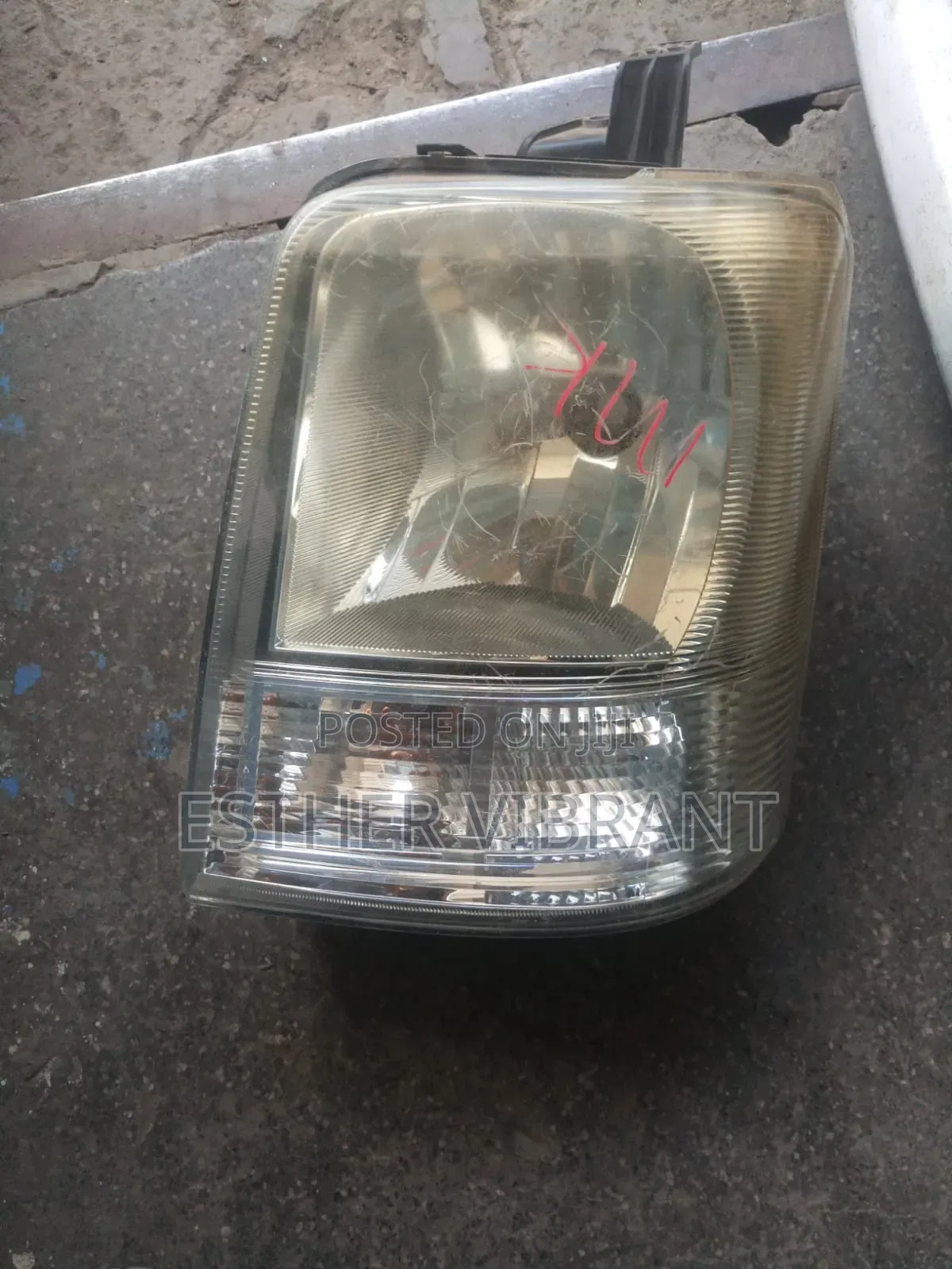 Suzuki Every Headlights