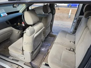 Toyota ISIS 2016 White