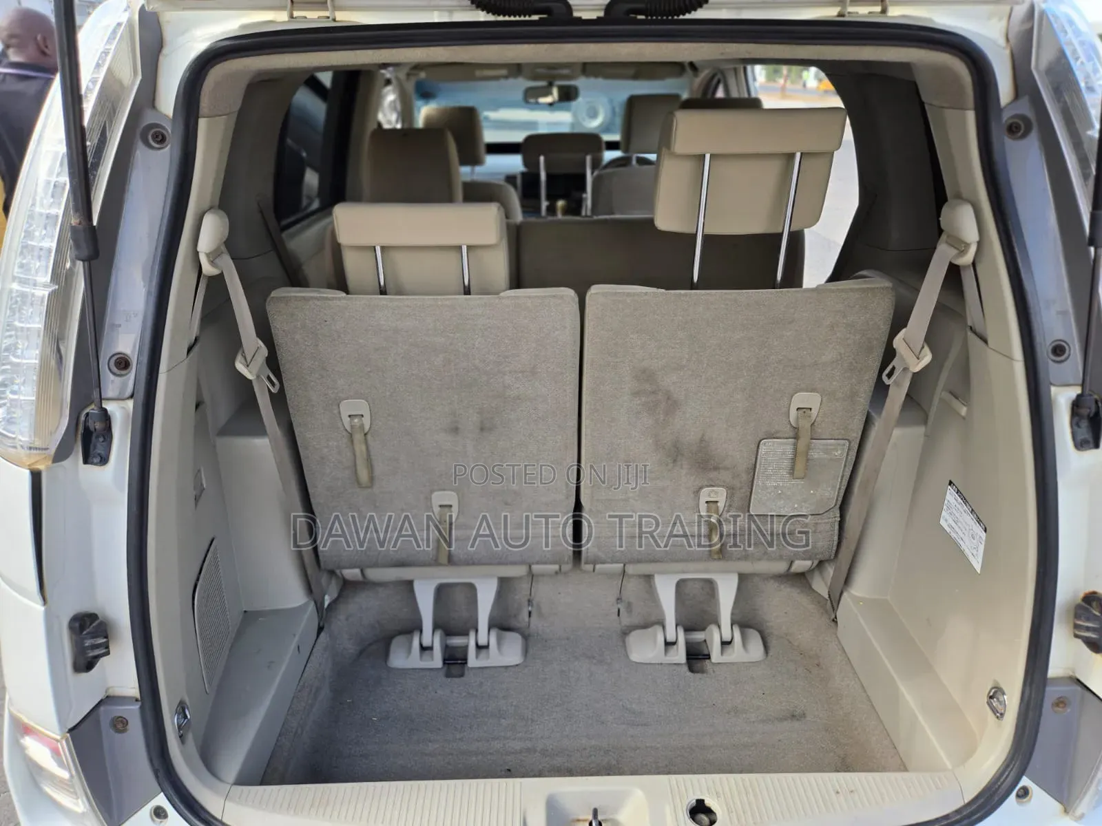 Toyota ISIS 2016 White