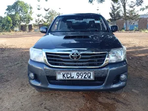 Toyota Hilux 2013 Gray
