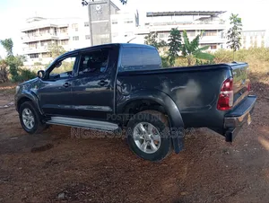 Toyota Hilux 2013 Gray