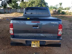 Toyota Hilux 2013 Gray