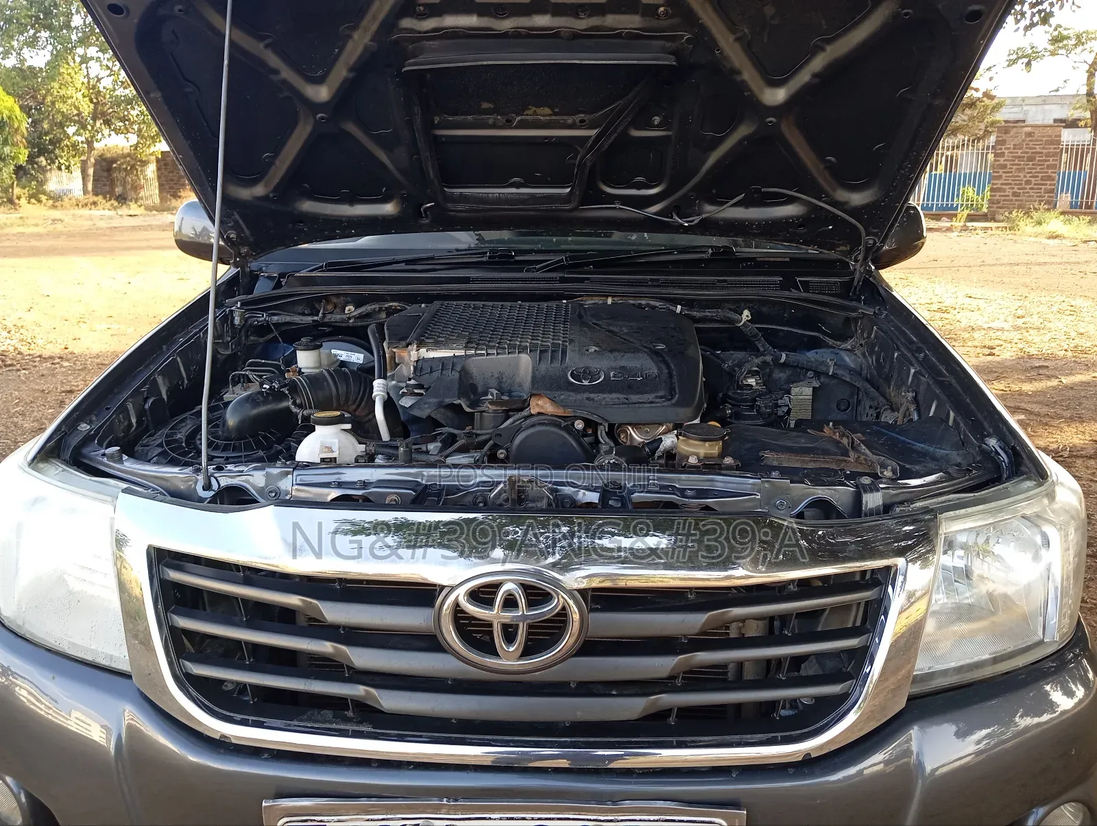 Toyota Hilux 2013 Gray