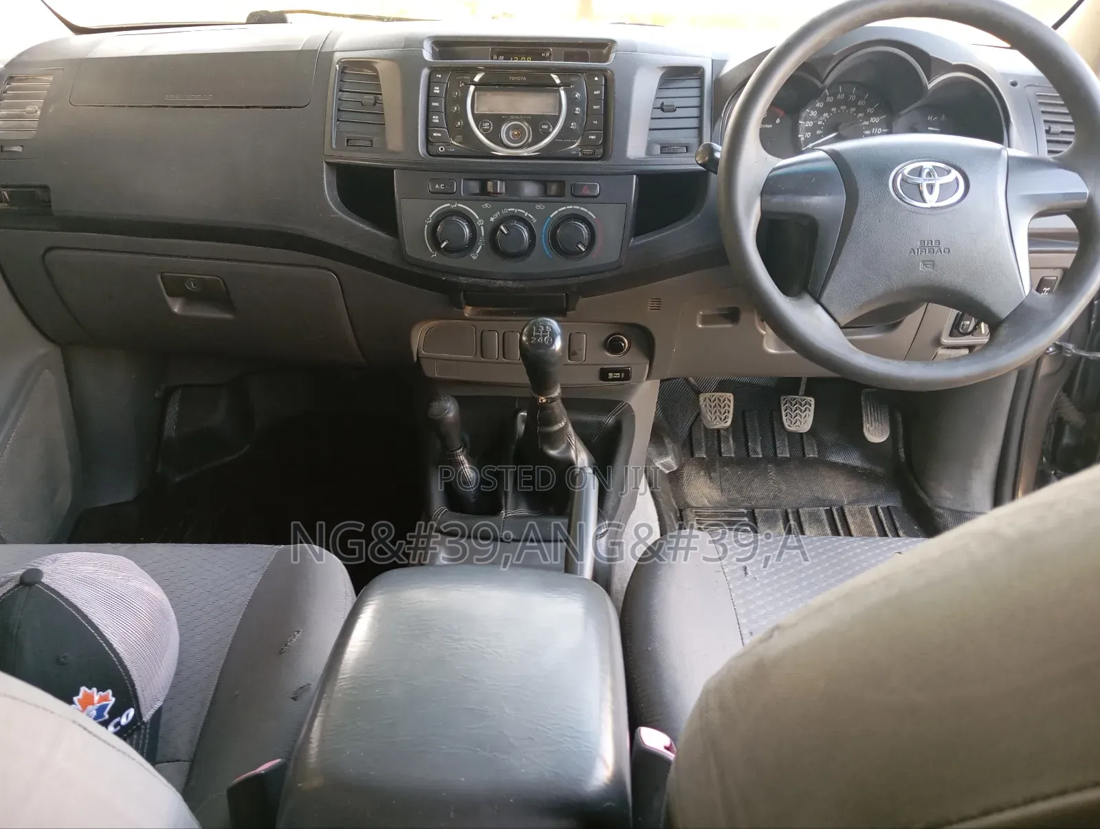 Toyota Hilux 2013 Gray