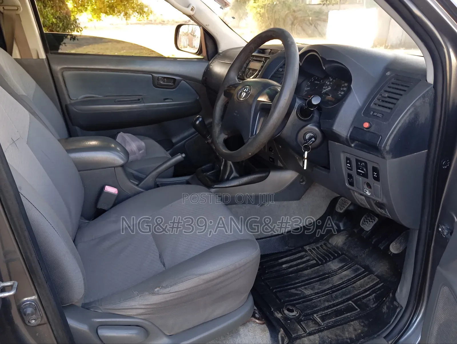 Toyota Hilux 2013 Gray