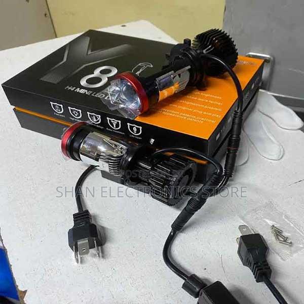 Universal High-Precision Mini Projector Designed Super Bright H4 Y8 - main view