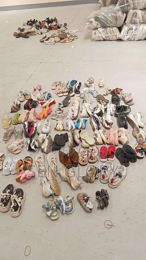 Secondhand Shoes and Clothes Wholesell - thumbnail 2