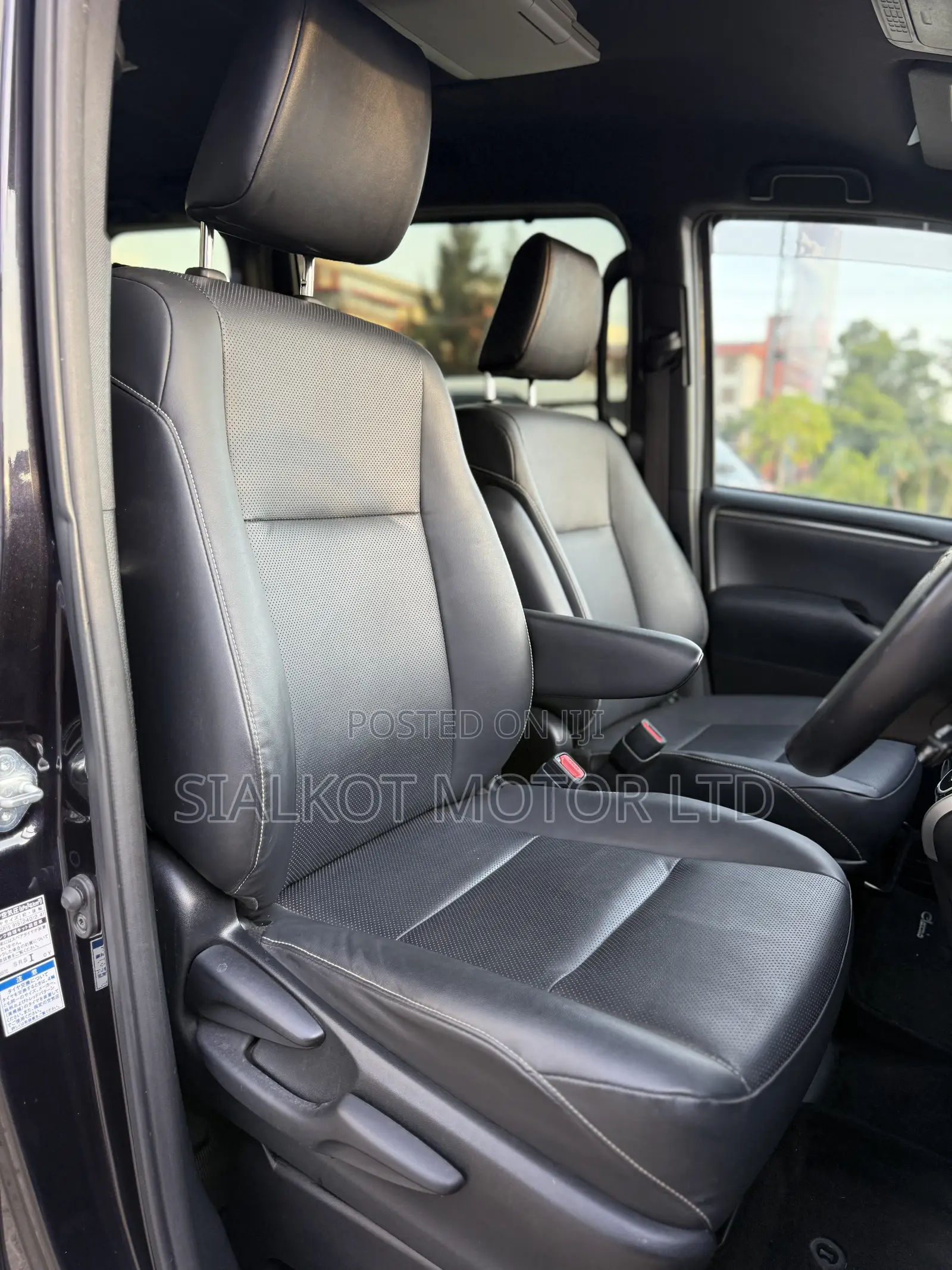 Toyota Esquire 2.0 AWD (7 seater) 2019 Purple
