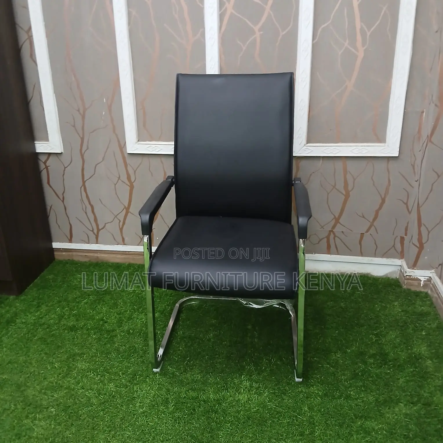 Comfortable Visitors Desk Chair