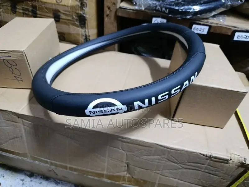 Nissan Steering Cover 
Leather Black White