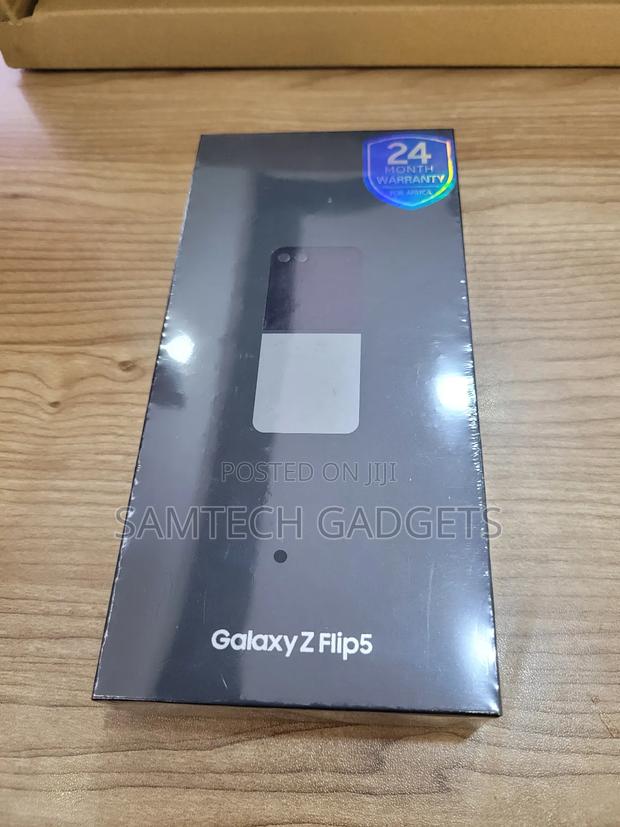 New Samsung Galaxy Z Flip 5 256 GB Black - main view