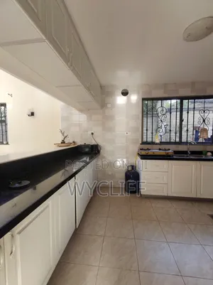 5bdrm Villa in Lavington for sale