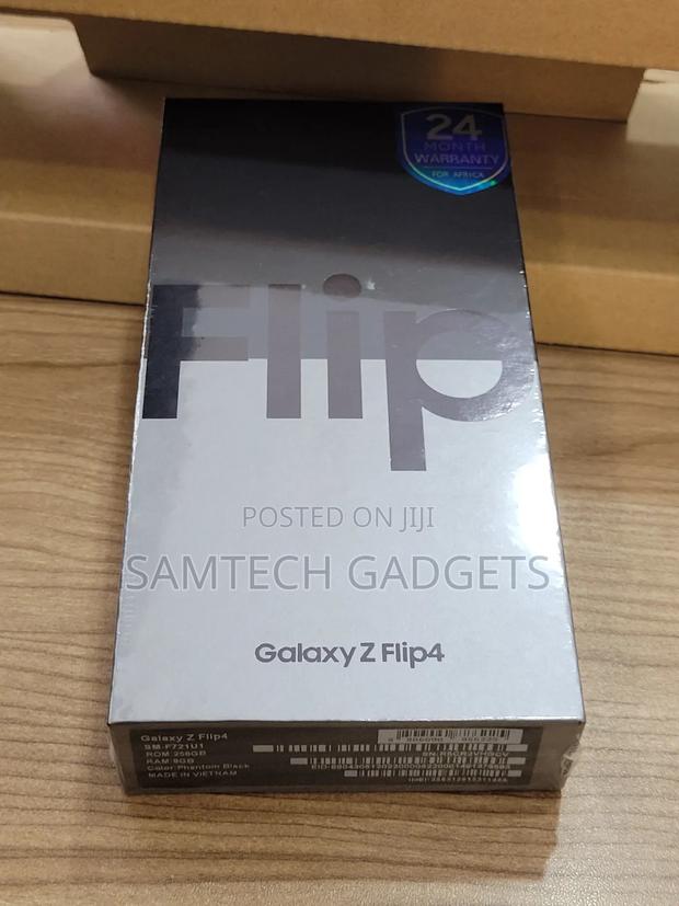 New Samsung Galaxy Z Flip4 256 GB Black - thumbnail 2