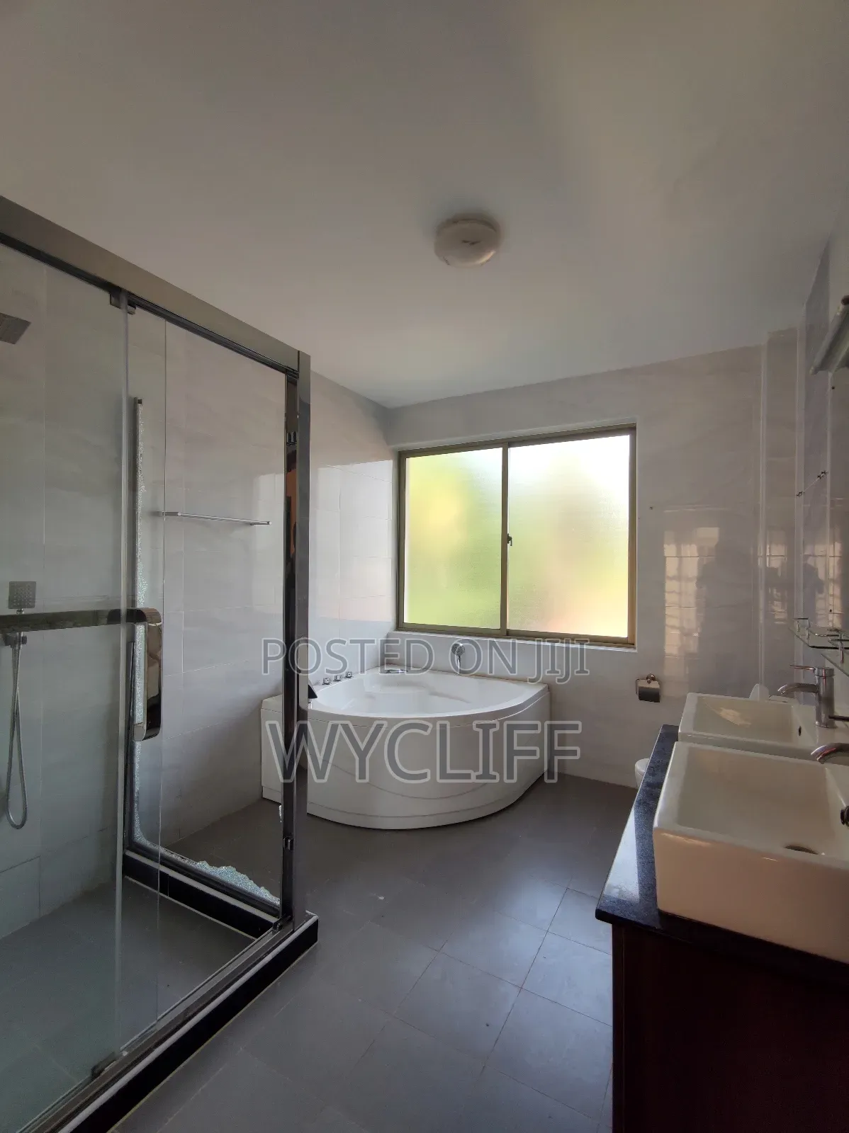 5bdrm Villa in Lavington for sale